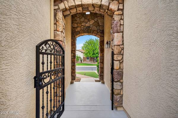 5182 S EMERALD Place, Chandler, AZ 85249