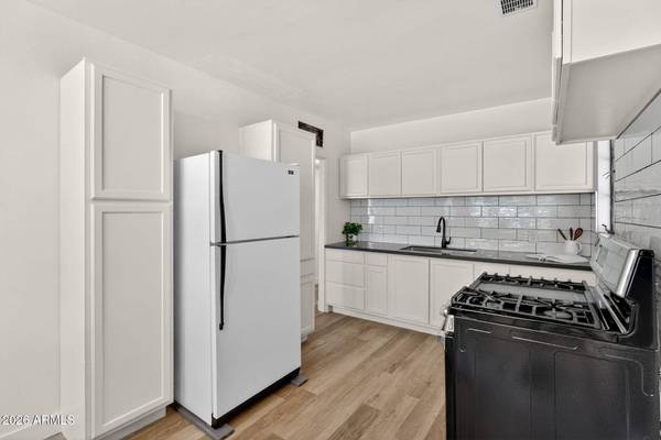 1324 E HALL Street, Tempe, AZ 85281