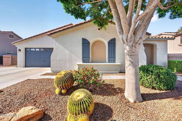 2762 E CAROB Drive, Gilbert, AZ 85298