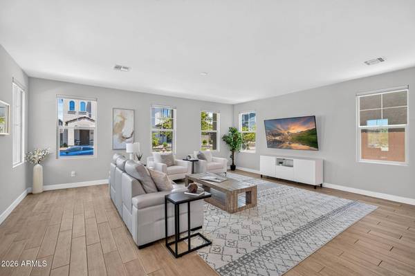 1935 W HIDE Trail, Phoenix, AZ 85085