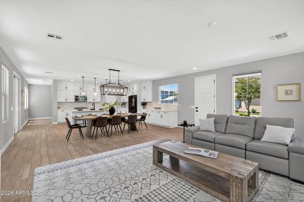 1935 W HIDE Trail, Phoenix, AZ 85085