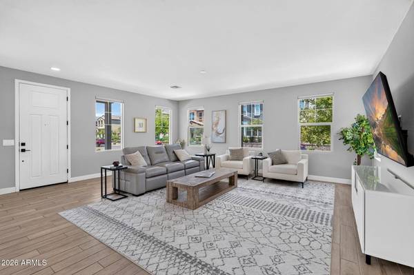 1935 W HIDE Trail, Phoenix, AZ 85085
