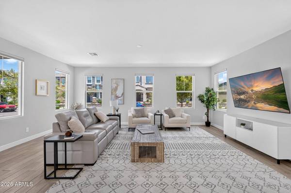 1935 W HIDE Trail, Phoenix, AZ 85085