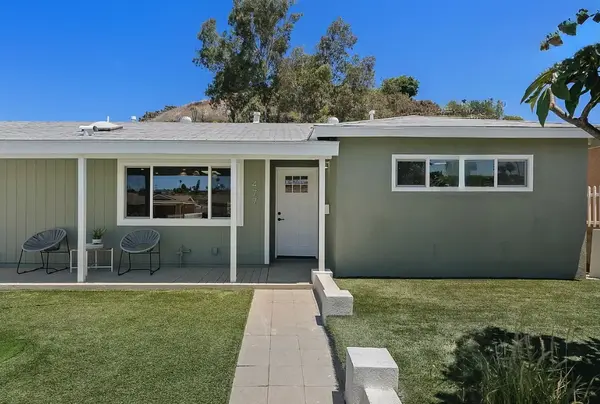477 Meadowbrook Dr, San Diego, CA 92114