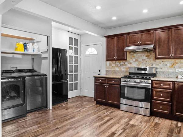 530 E 1St ST, National City, CA 91950