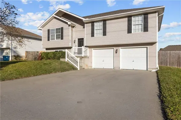 604 S Crews AVE, Odessa, MO 64076