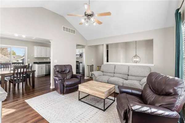 604 S Crews AVE, Odessa, MO 64076