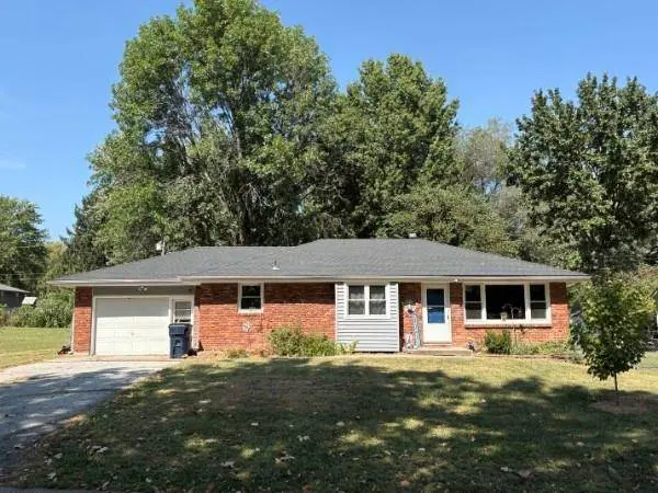 202 SW 21st ST, Oak Grove, MO 64075