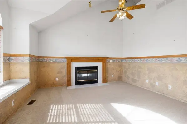 410 SW 24Th ST, Oak Grove, MO 64075