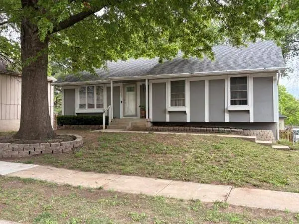 12833 Seminole DR, Olathe, KS 66062
