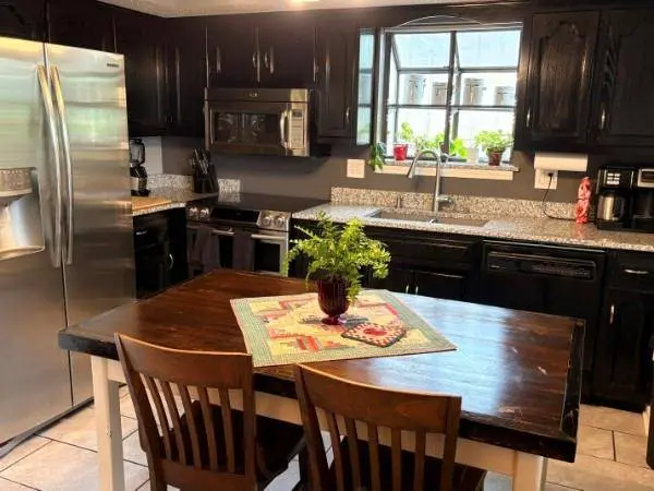 12833 Seminole DR, Olathe, KS 66062