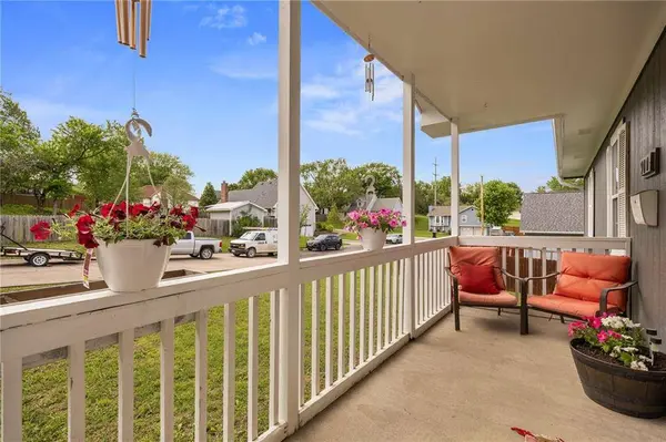 900 Oak TER, Knob Noster, MO 65336