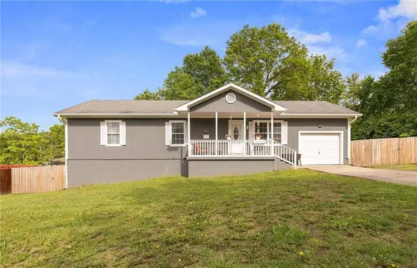 900 Oak TER, Knob Noster, MO 65336