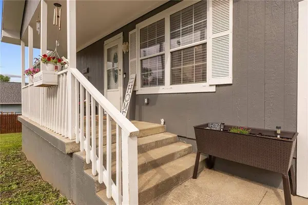 900 Oak TER, Knob Noster, MO 65336