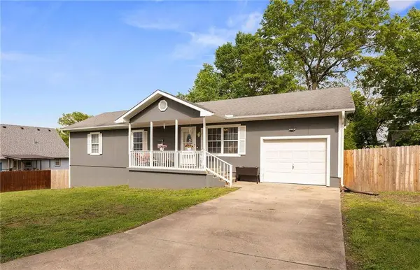 900 Oak TER, Knob Noster, MO 65336