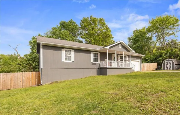 900 Oak TER, Knob Noster, MO 65336