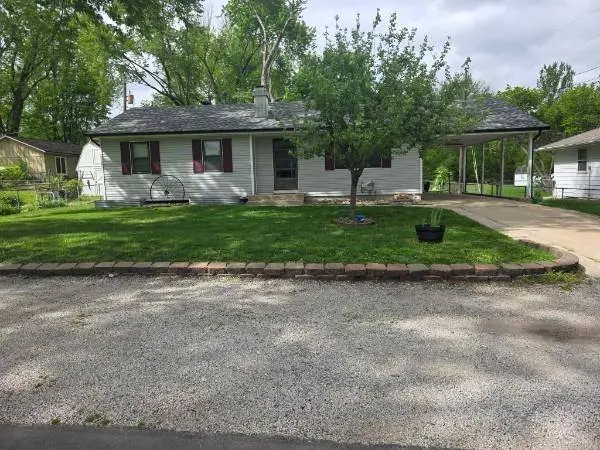 128 SW 18TH ST, Oak Grove, MO 64075
