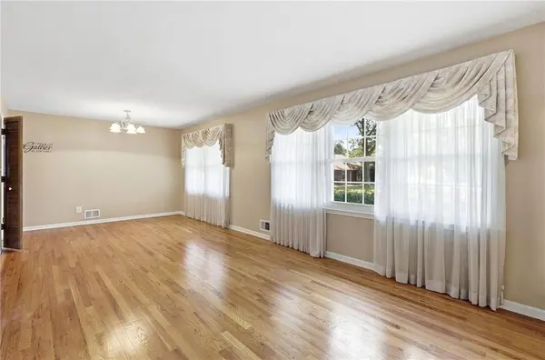 1701 Willow CIR, Blue Springs, MO 64014