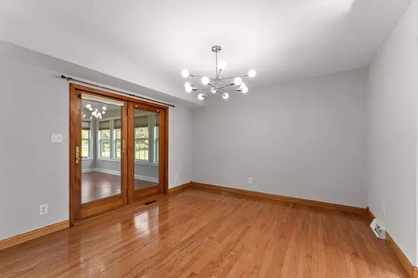 106 N 500, Valparaiso, IN 46385