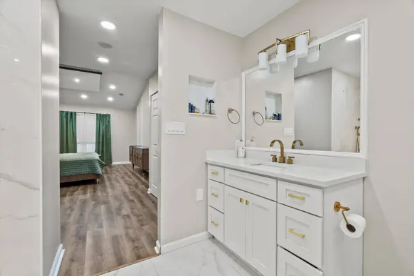 902 Cornwallis LN, Munster, IN 46321