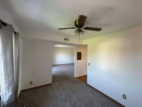 214 Plum Creek DR #2-a, Schererville, IN 46375