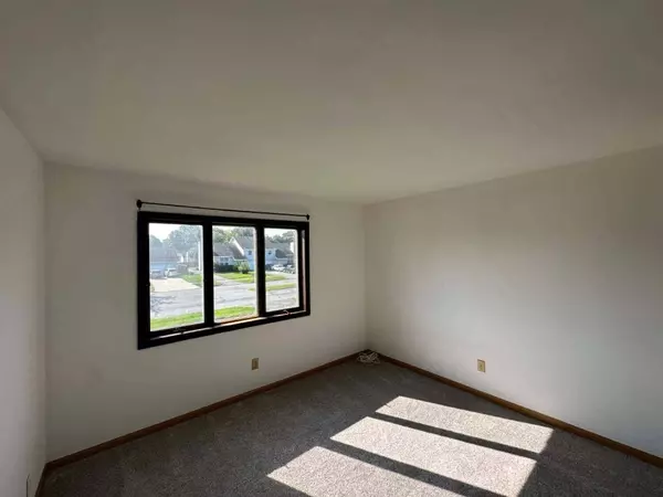 214 Plum Creek DR #2-a, Schererville, IN 46375