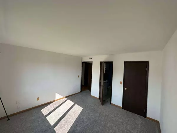 214 Plum Creek DR #2-a, Schererville, IN 46375