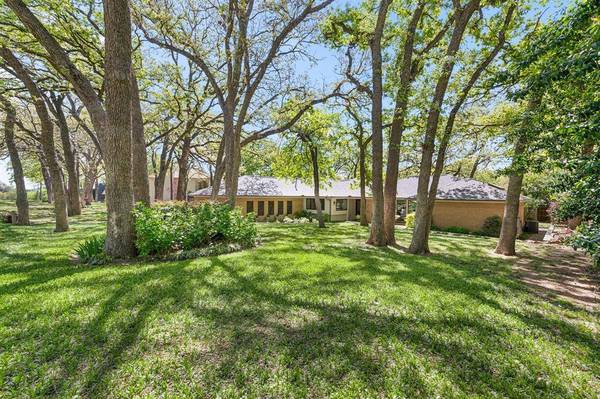 2731 Warwick Way, Grapevine, TX 76051