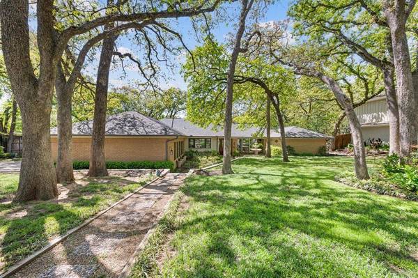 2731 Warwick Way, Grapevine, TX 76051