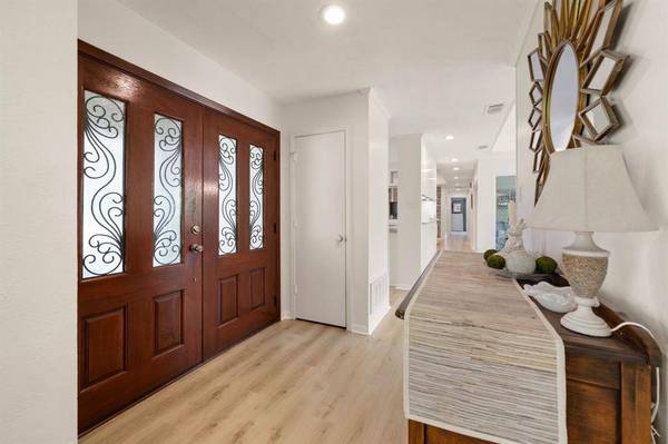 2731 Warwick Way, Grapevine, TX 76051