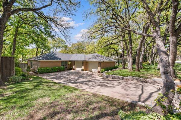 2731 Warwick Way, Grapevine, TX 76051