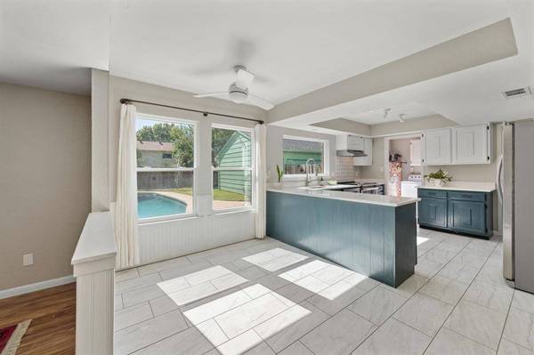 728 Heather Wood Drive, Grapevine, TX 76051