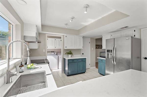 728 Heather Wood Drive, Grapevine, TX 76051