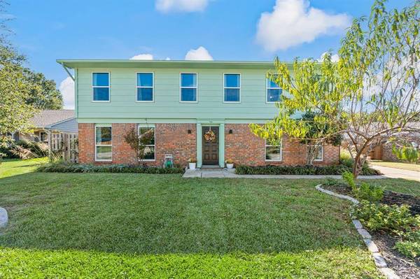 728 Heather Wood Drive, Grapevine, TX 76051