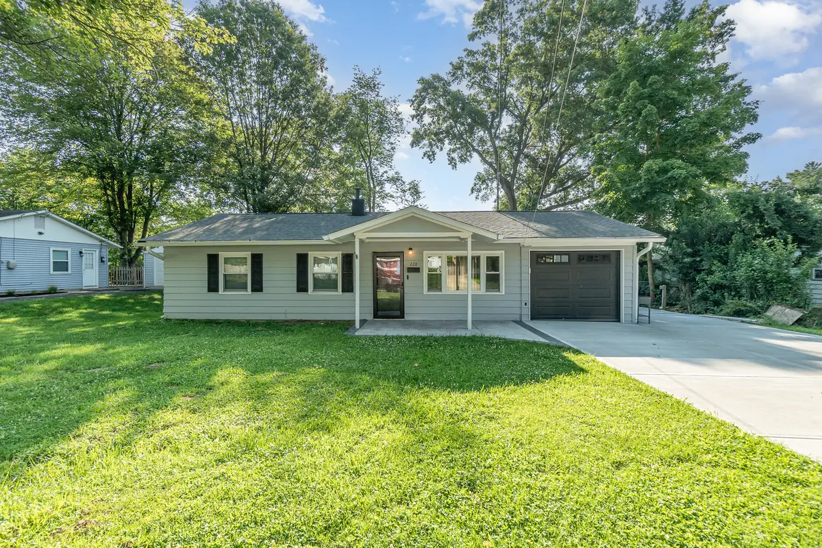 228 Tuscarora Dr, Loveland, OH 45140-2444