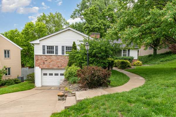 1034 Clifton Hills Ave, Cincinnati, OH 45220-1429