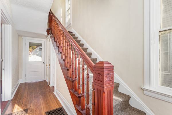 6106 Sycamore St, Cincinnati, OH 45216-2451