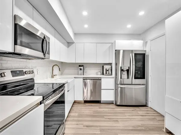 6061 N Falls Cir Dr #407, Lauderhill, FL 33319