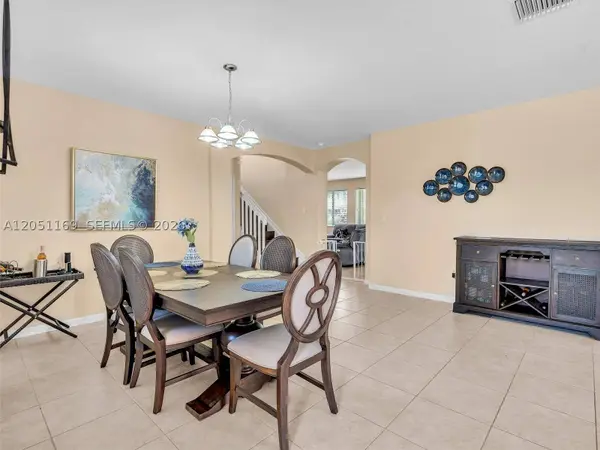 912 NW 204th St, Miami Gardens, FL 33169
