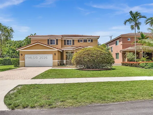 912 NW 204th St, Miami Gardens, FL 33169