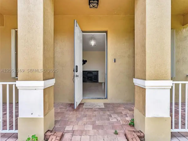 912 NW 204th St, Miami Gardens, FL 33169