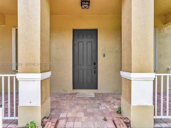 912 NW 204th St, Miami Gardens, FL 33169