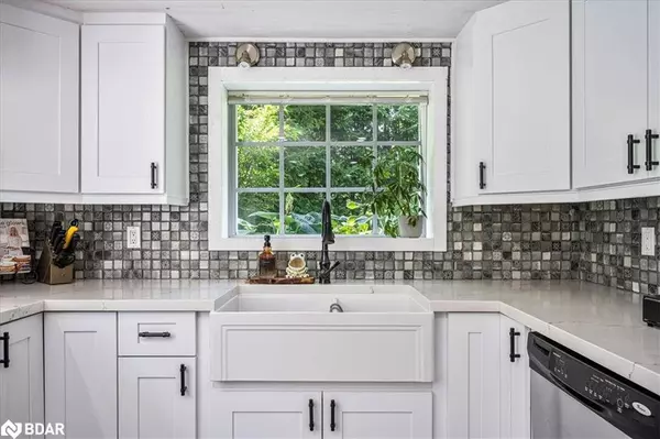 1057 Severn River Road, Gravenhurst, ON P0E 1N0