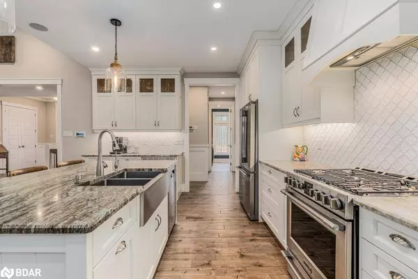 77 Mennill Drive, Minesing, ON L9X 0J2