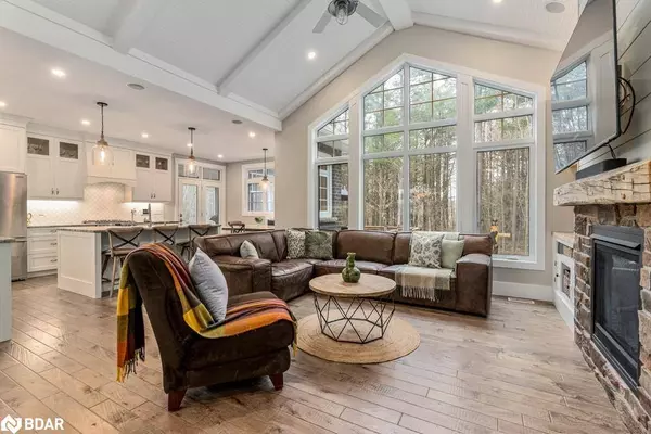 77 Mennill Drive, Minesing, ON L9X 0J2