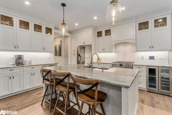 77 Mennill Drive, Minesing, ON L9X 0J2