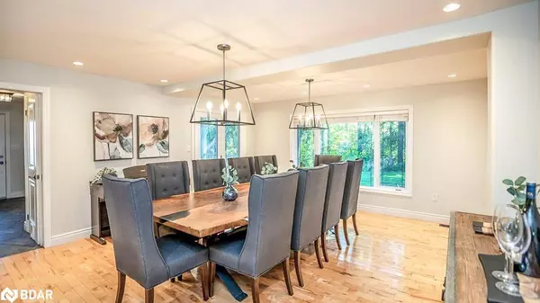 112 Lakeshore Road W, Oro-medonte, ON L0L 2E0