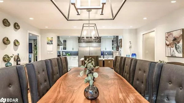 112 Lakeshore Road W, Oro-medonte, ON L0L 2E0