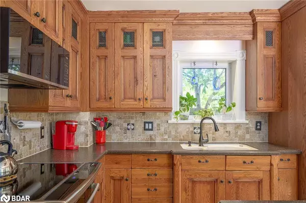 17 Frances Street N, Barrie, ON L4N 1Z3