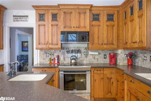 17 Frances Street N, Barrie, ON L4N 1Z3